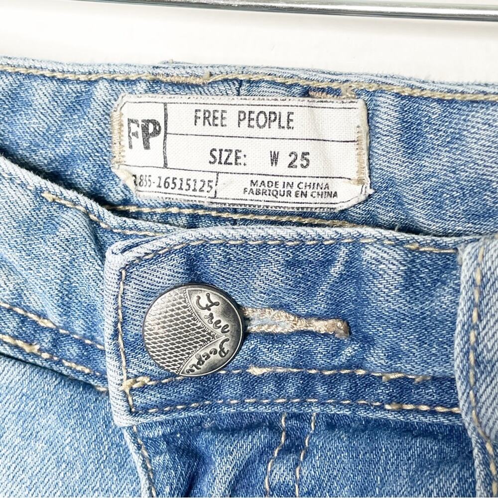 Free People Ripped Cropped Frayed Hem Jeans Light Wash Size 25 - Picture 7 of 11